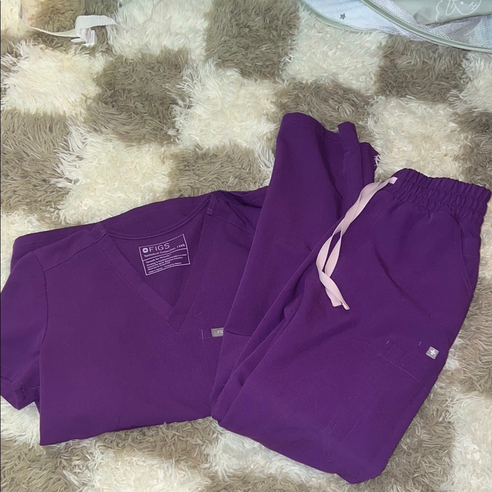 Figs Women's Vibrant Purple Jogger Set